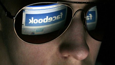 Виртуално тийнейджърство! Facebook измести секса