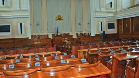 Едва 8% оценяват положително работата на НС