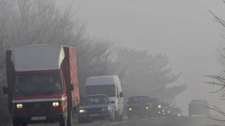Мъгла по пътищата и проходите &ndash; затруднен трафик