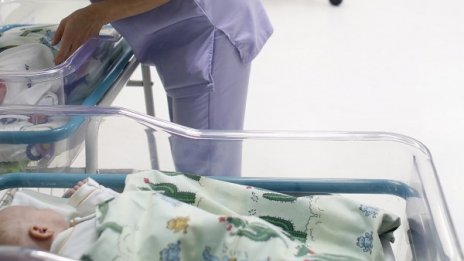 Канадка роди близнаци - по едно в старата и в новата година