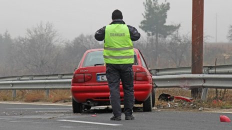 Двама загинали на пътя в първия ден на 2014