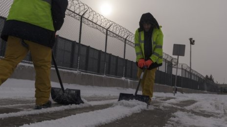 Самолет излезе от пистата на летище "Кенеди" заради снега