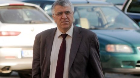 Затягат контрола над търговските вериги