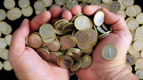 Поне 360 лева заплата за чиновник 
