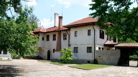 Последно: Продава ли се или не царският дворец в Баня?