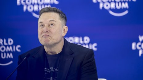 Мъск дава 260 евро на ден за работа от вкъщи  