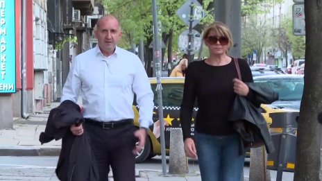 Говори ли Десислава Радева със съпруга си?  