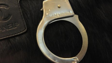 Задържаха мъж за блудство с 13-годишна