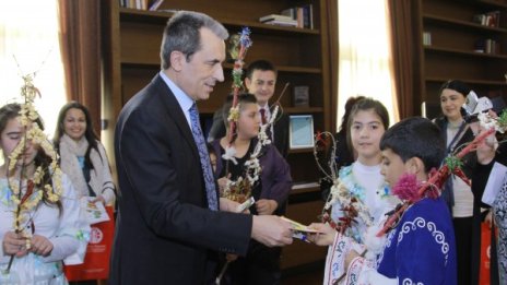 Честно работи за идните ни дни!