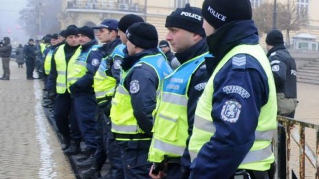 Обещано: 5% скок в заплатите на полицаите