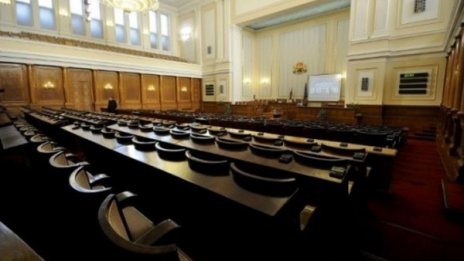 Парламентът като минирано бойно поле 