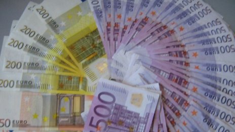Иззеха недекларирана валута за 64 000 лева