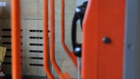 Арестуваха четирима за телефонни измами