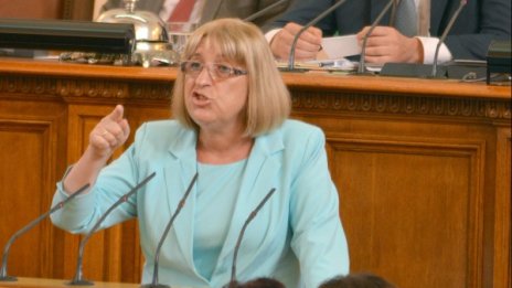 Цачева се закани: Очаквайте скоро вот на недоверие 
