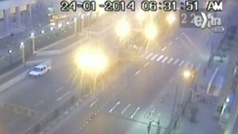 Бомба избухна до сграда на полицията в Кайро 
