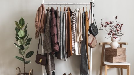 Капсулен гардероб за празниците &ndash; лесни визии за всеки повод