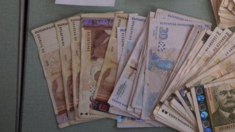 Премахват наказателната такса за кредитите