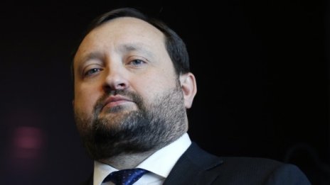 Арбузов сяда временно на премиерския стол в Украйна
