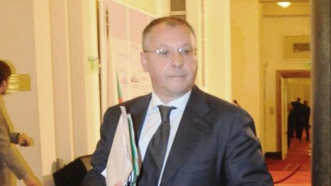 Станишев контра: Плевнелиев се поставя в услуга на ГЕРБ