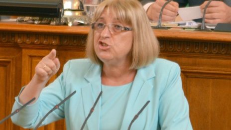 Президентът отразил исканията на хората, убедена е Цачева