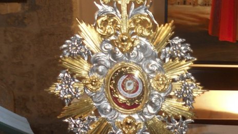 Арестуваха крадците на мощехранилницата с кръвта на папа Йоан Павел Втори