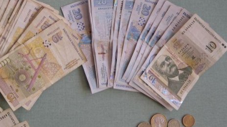 Заплата над 1000 лв. за 10 вида специалисти