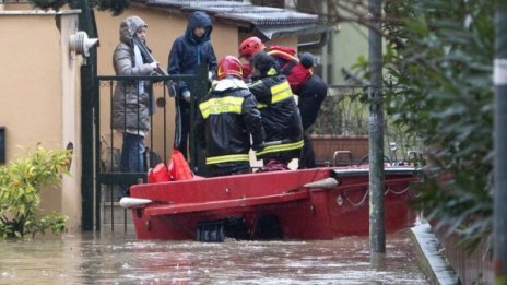 Пореден ден на борба с наводненията в Западна Европа