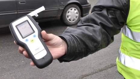 Шофьор почина при удар в автобус