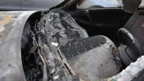 Две коли изгоряха тази нощ в Пловдив
