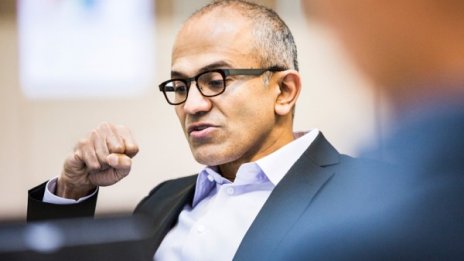 Балмър предава шефското кормило в Microsoft на Надела