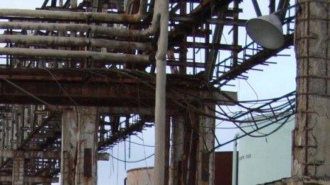 Белезници за двама, отмъкнали 460 кг тръби