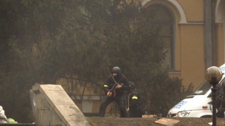 МВР на Украйна дава бойно оръжие на служителите си