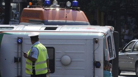 Линейка с болен се обърна на столичния бул. "Скобелев"