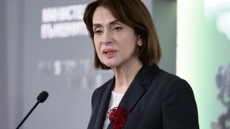 Нейнски за Йотова: Говори за диалог с Русия, но не става ясно какъв диалог