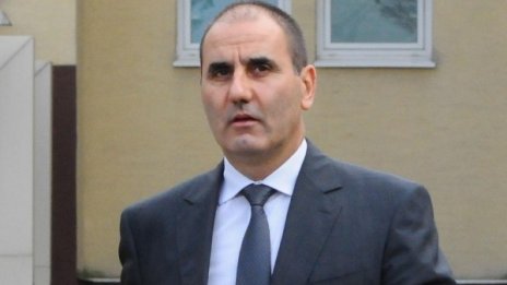 Пеевски канил Цветанов на кафе в хотел, той отказал 