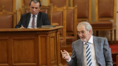 Кабинетът заслужава пълен мандат, убеден е Местан