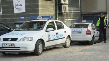 Закопчаха мъж, трошил кола с щанга