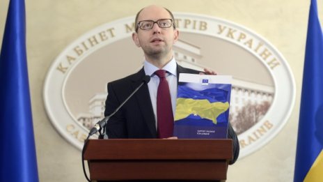 Яценюк обсъжда кризата в Украйна в САЩ