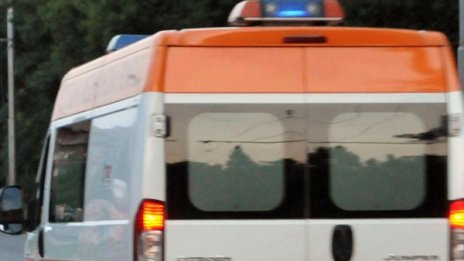 Две възрастни жени с опасност за живота след катастрофи