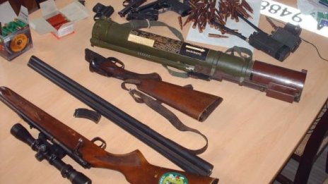НАП изкарва на търг огнестрелни и газови оръжи