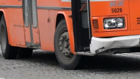 Два пловдивски автобуса се блъснаха, дете пострада леко 