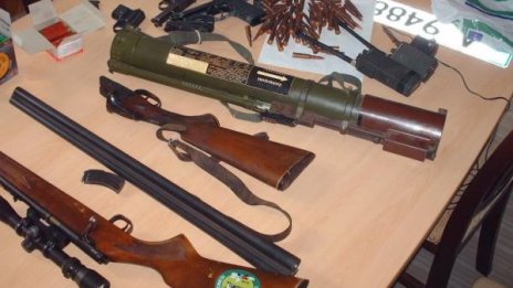 Полицията иззе незаконен боен арсенал от бургазлия 