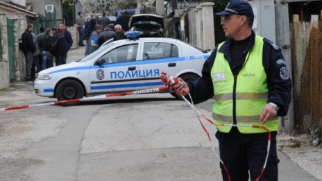Психично болен мъж уби майка си
