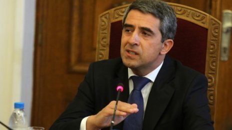 Плевнелиев извади калкулатора, показва как смята за ЦИК 