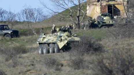 Русия обявява военен контрол в Крим