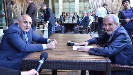 Борисов и Местан седнаха на една маса на кафе в Кърджали