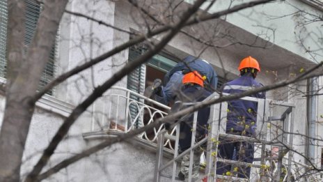 Пет часа преговаряха със самоубиец във Варна
