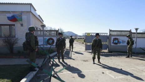 Руски военни превзеха украинската база във Феодосия в Крим