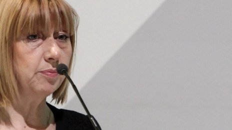 Българските автори остават в учебниците, кълне се Клисарова
