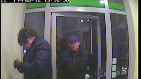 СДВР издирва двама мъже за обир на банкомат